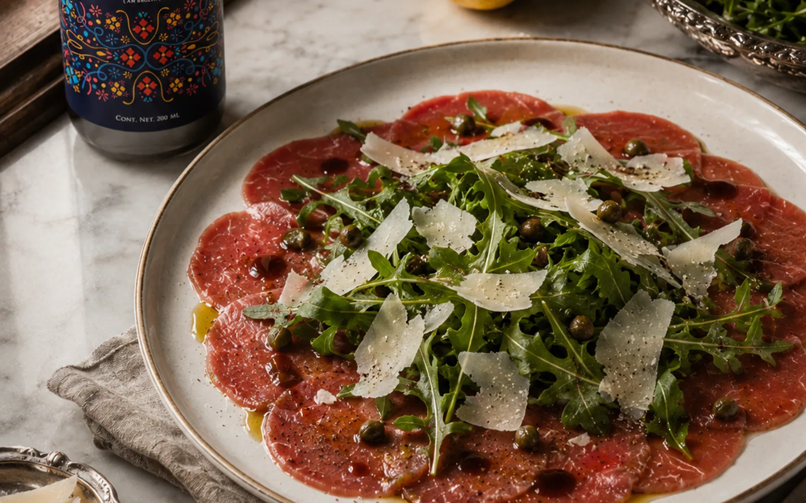 Carpaccio de res con AMBROSIA y parmesano